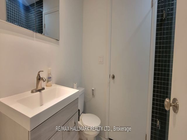 1150 - 111 Elizabeth St
