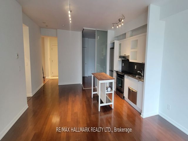 1150 - 111 Elizabeth St