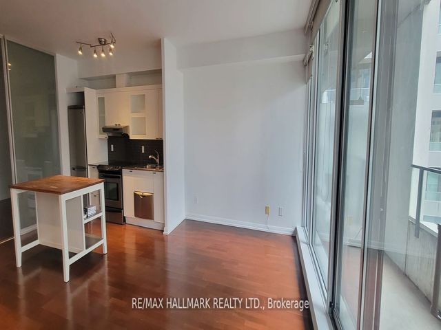 1150 - 111 Elizabeth St