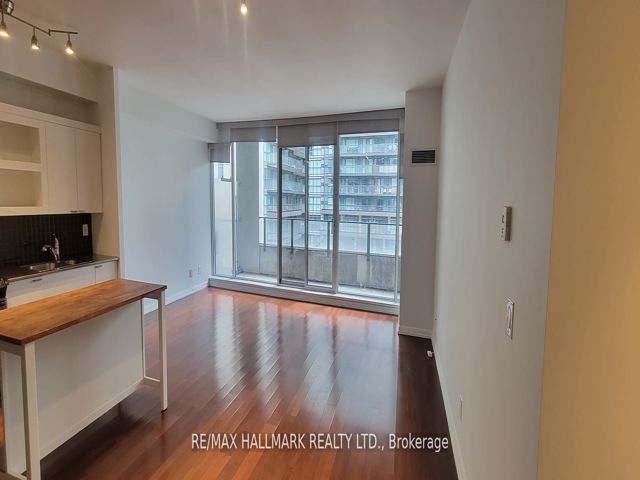 1150 - 111 Elizabeth St