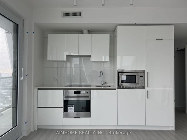 3214 - 230 Simcoe St