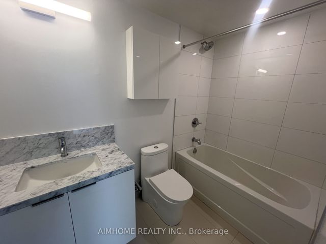 3214 - 230 Simcoe St