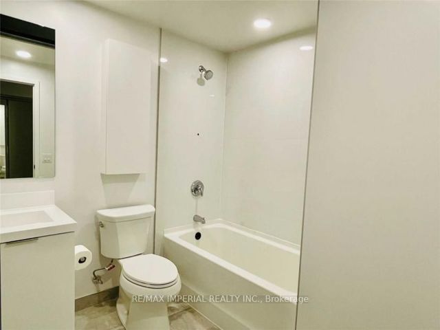 1015 - 20 O'neill Rd