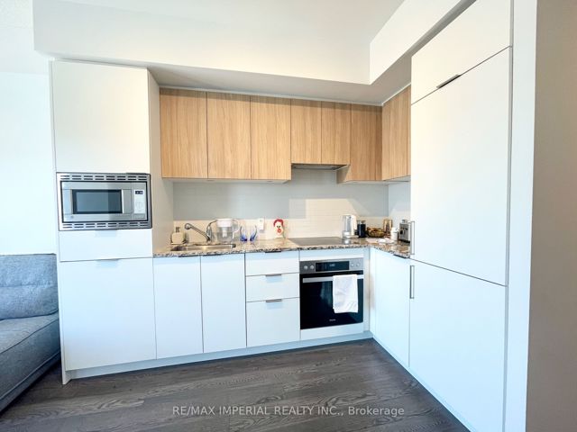 1015 - 20 O'neill Rd