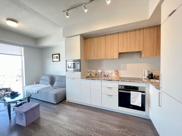 1015 - 20 O'neill Rd