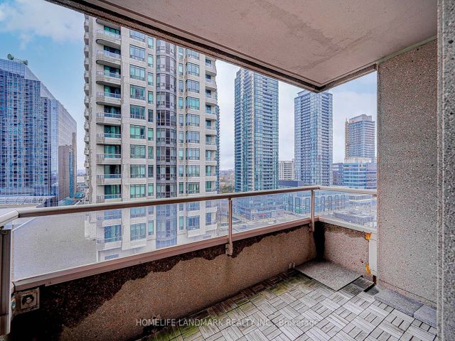 1609 - 35 Empress Ave