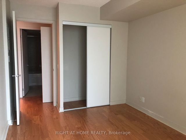 1606 - 361 Front St W