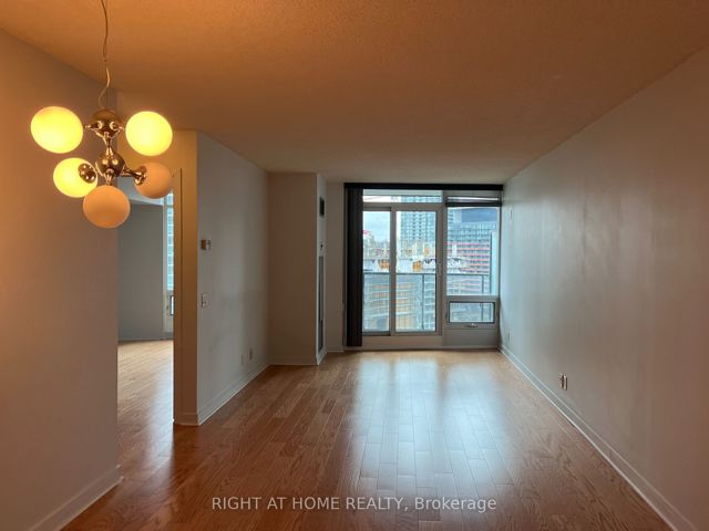 1606 - 361 Front St W