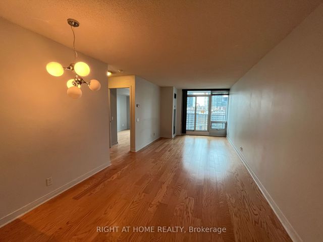 1606 - 361 Front St W
