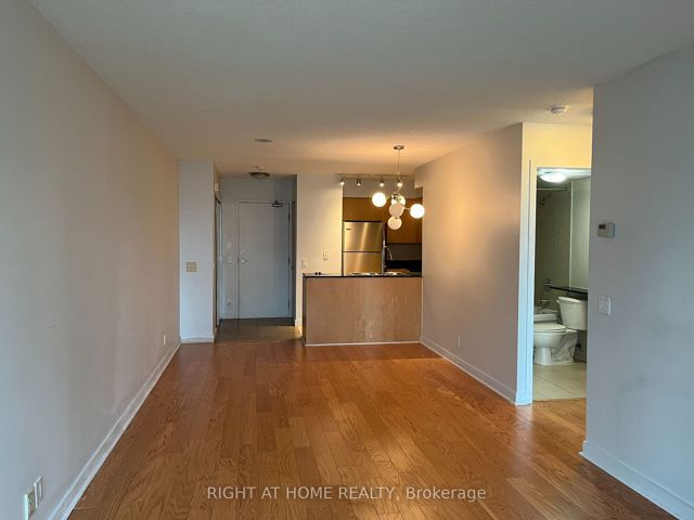 1606 - 361 Front St W