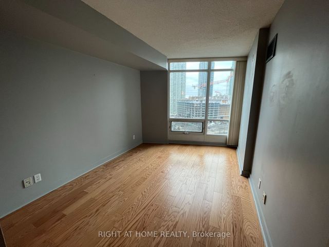 1606 - 361 Front St W