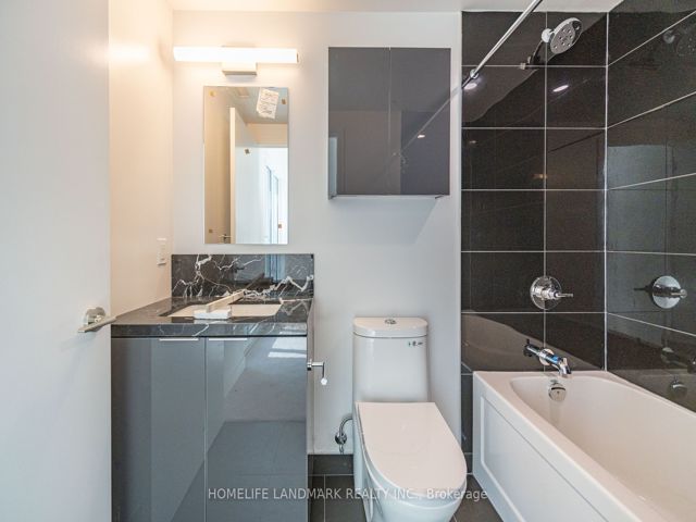 2018 - 230 Simcoe St