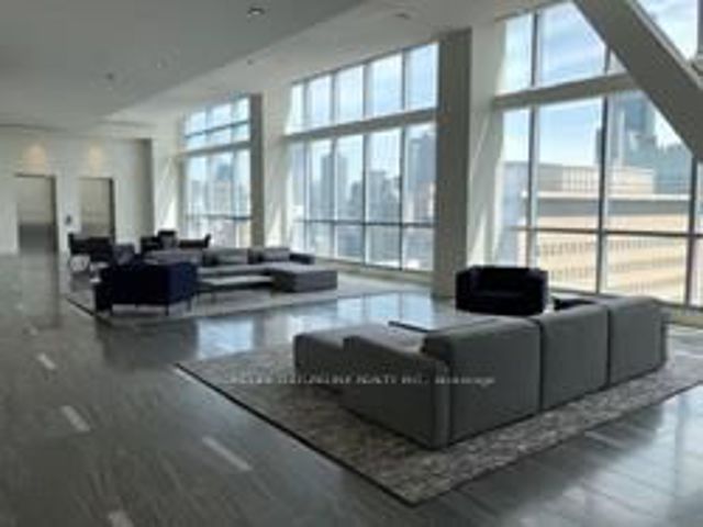 3605 - 488 University Ave