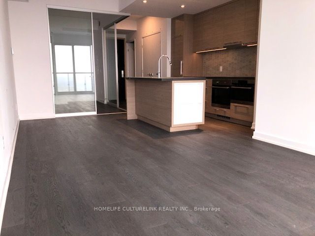 3605 - 488 University Ave
