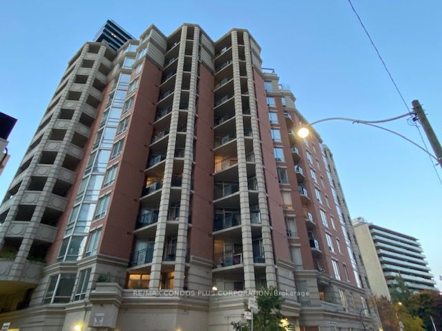 1004 - 20 Collier St
