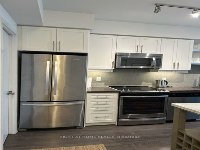 224 - 525 Adelaide St W