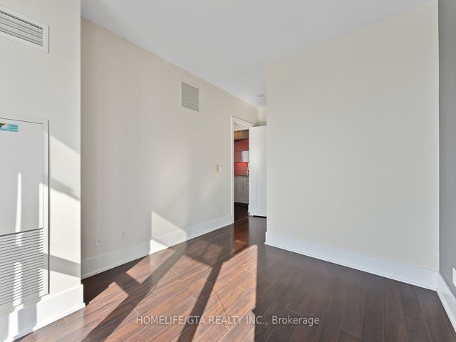 4301 - 300 Front St W