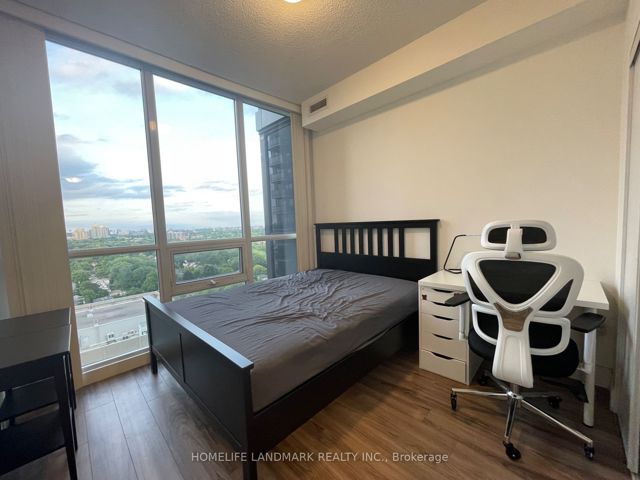 2004 - 23 Sheppard Ave E