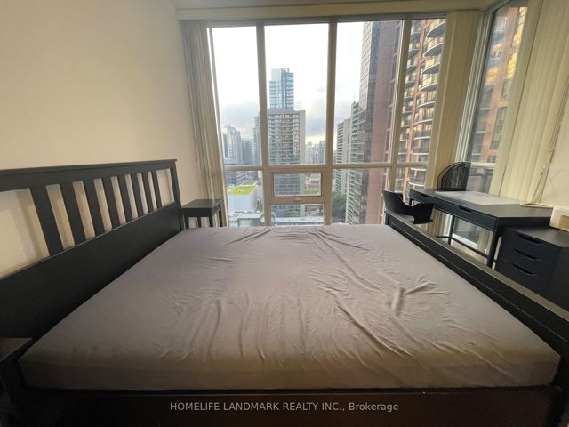 2004 - 23 Sheppard Ave E