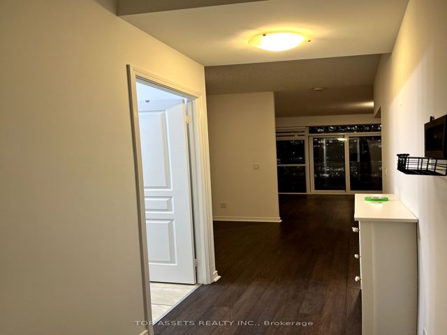 2113 - 352 Front St W
