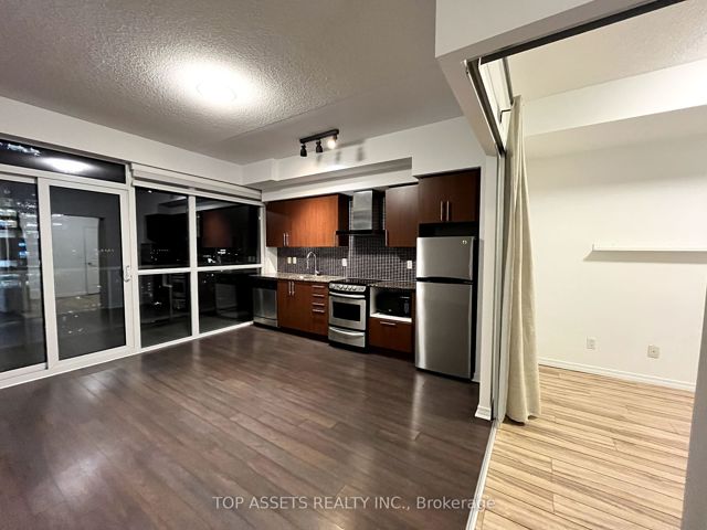 2113 - 352 Front St W