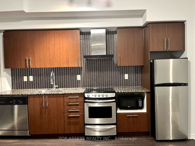 2113 - 352 Front St W