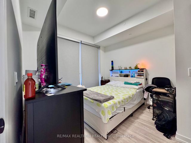 339 - 2020 Bathurst St