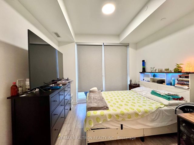 339 - 2020 Bathurst St