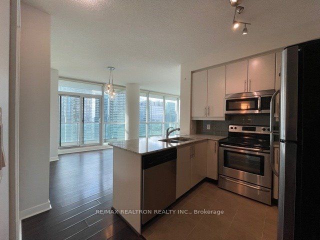 3303 - 33 Bay St