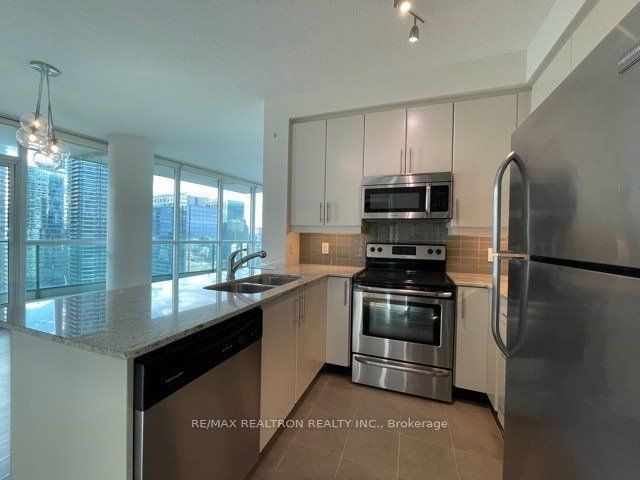 3303 - 33 Bay St