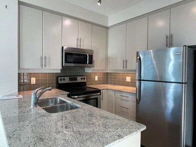 3303 - 33 Bay St