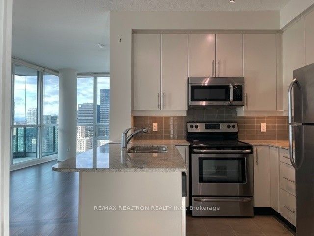 3303 - 33 Bay St