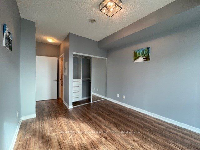 3303 - 33 Bay St