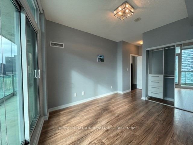 3303 - 33 Bay St