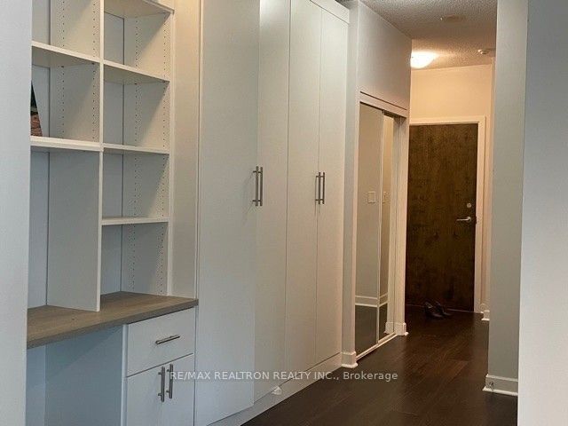 3303 - 33 Bay St