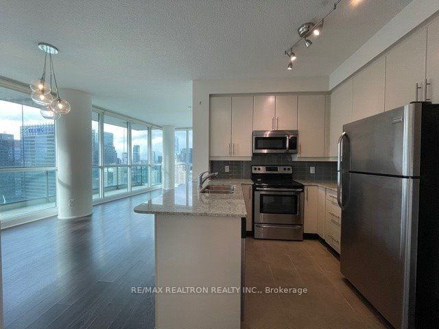 3303 - 33 Bay St