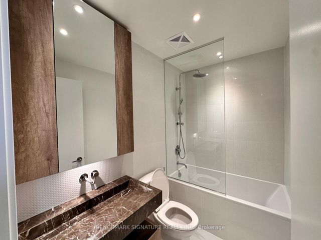 2102 - 11 Yorkville Ave