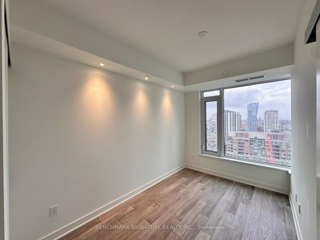2102 - 11 Yorkville Ave