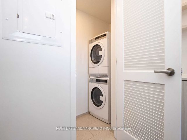 1307 - 16 Bonnycastle St E