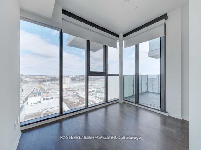 1307 - 16 Bonnycastle St E