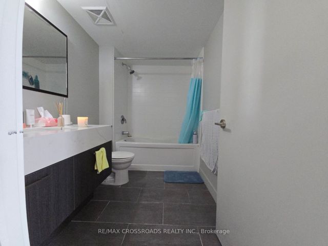 1201 - 126 Simcoe St