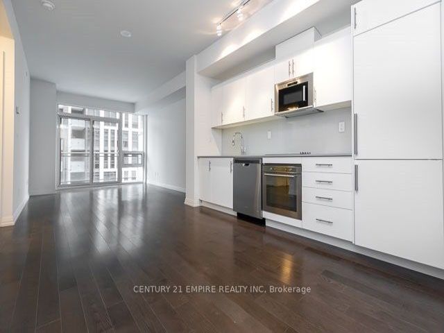 PH111 - 460 Adelaide St E