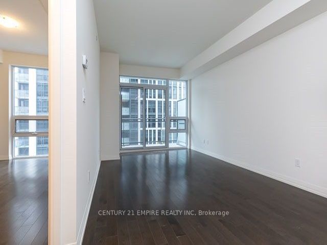 PH111 - 460 Adelaide St E