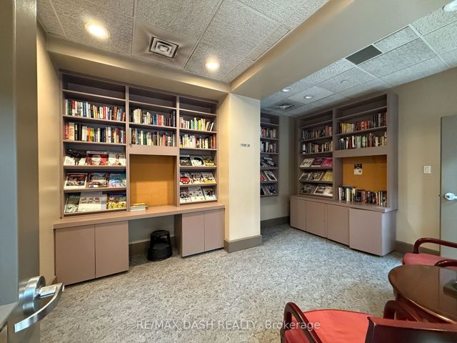 506 - 284 Bloor St W