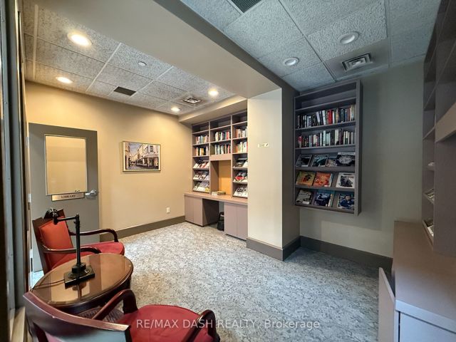 506 - 284 Bloor St W