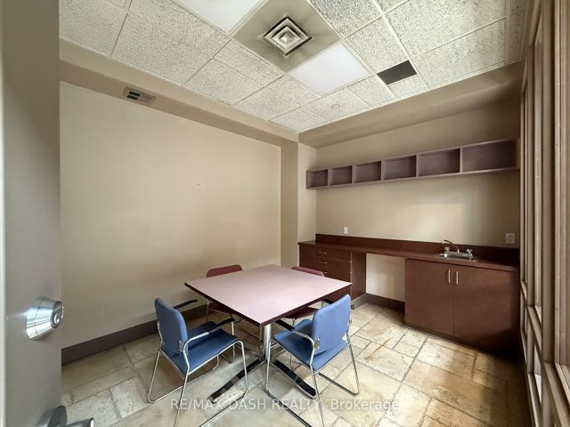 506 - 284 Bloor St W