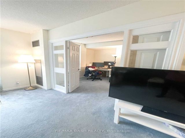 506 - 284 Bloor St W