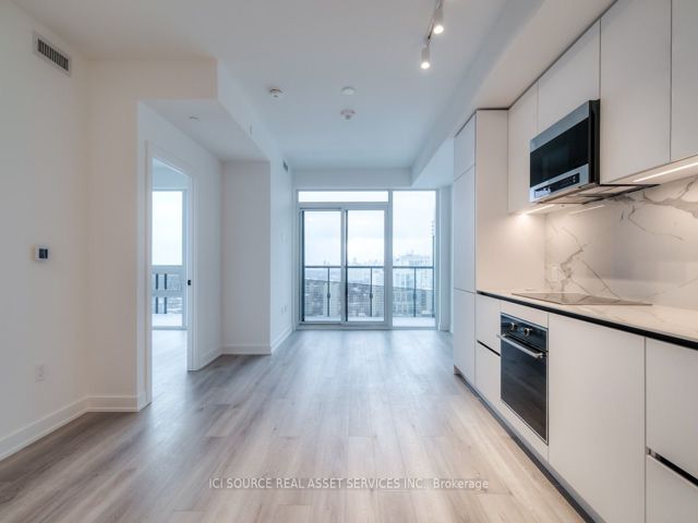 2313 - 127 Broadway Ave