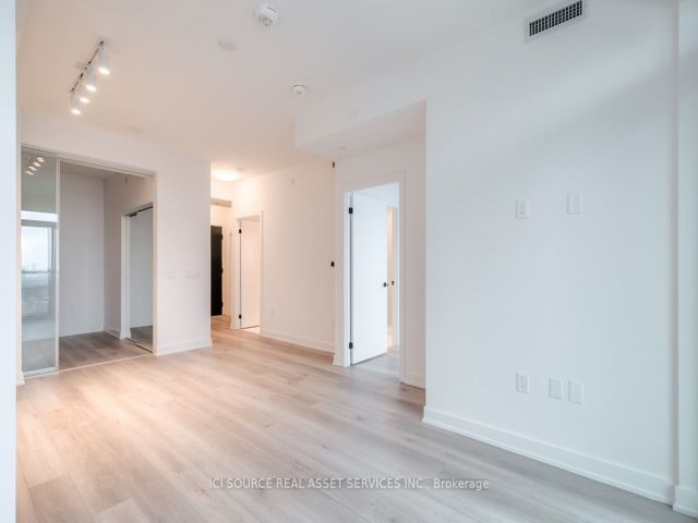 2313 - 127 Broadway Ave