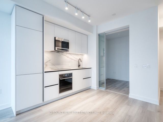 2313 - 127 Broadway Ave